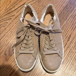 Loft brand Women's Tan leather Sherpa lined Casual Sneakers Sz 8.5